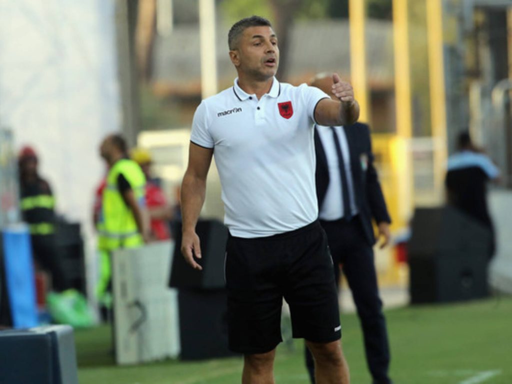 Ma shkruani emrin! Edhe unë  dua t’i bëj gol  Serbisë..