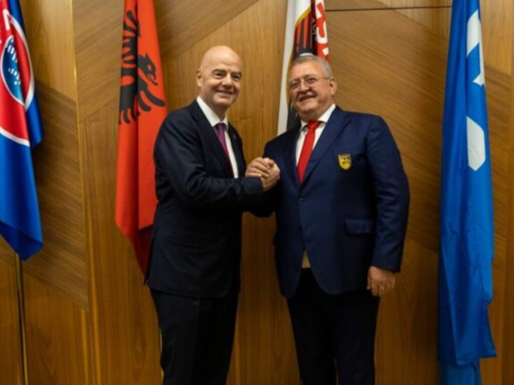 Sa më lart në FIFA, aq më poshtë në fushë
