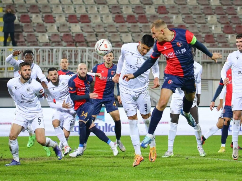 “Sherri” i trajnerëve që kamuflon problemet e vërteta