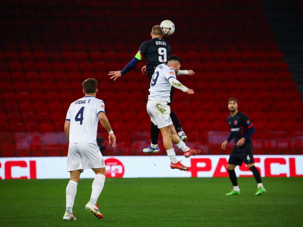   VAR-in  e  zë gjumi kur gjykon Enea Jorgji !