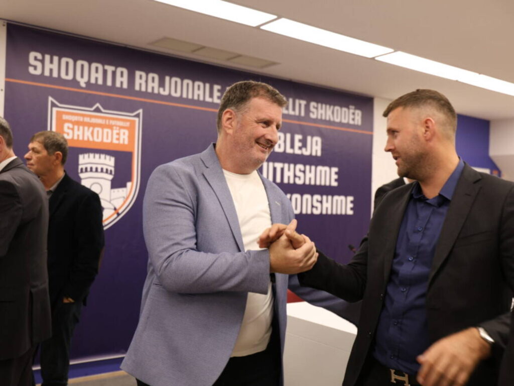 Trajner dhe drejtues shoqate, ndodh vetëm në Shqipëri!